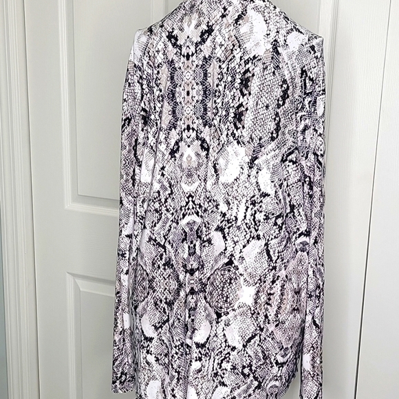 Internation Concepts INC Women's Black and White Snake Print Top Size XXL NWT - Picture 8 of 11